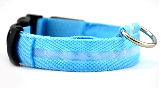 Adjustable Nylon LED Collar for Dogs and Cats - Safety and Glow in Every Step!" 🚶‍♀️🐾