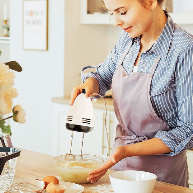 Stainless Steel Electric Whisk with 7 Speeds and Dough Hooks.